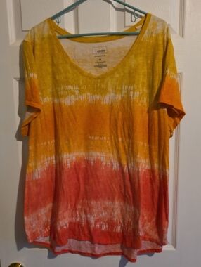 Women's Short Sleeve V-Neck Ombre Tee in Yellow, Orange & Pink